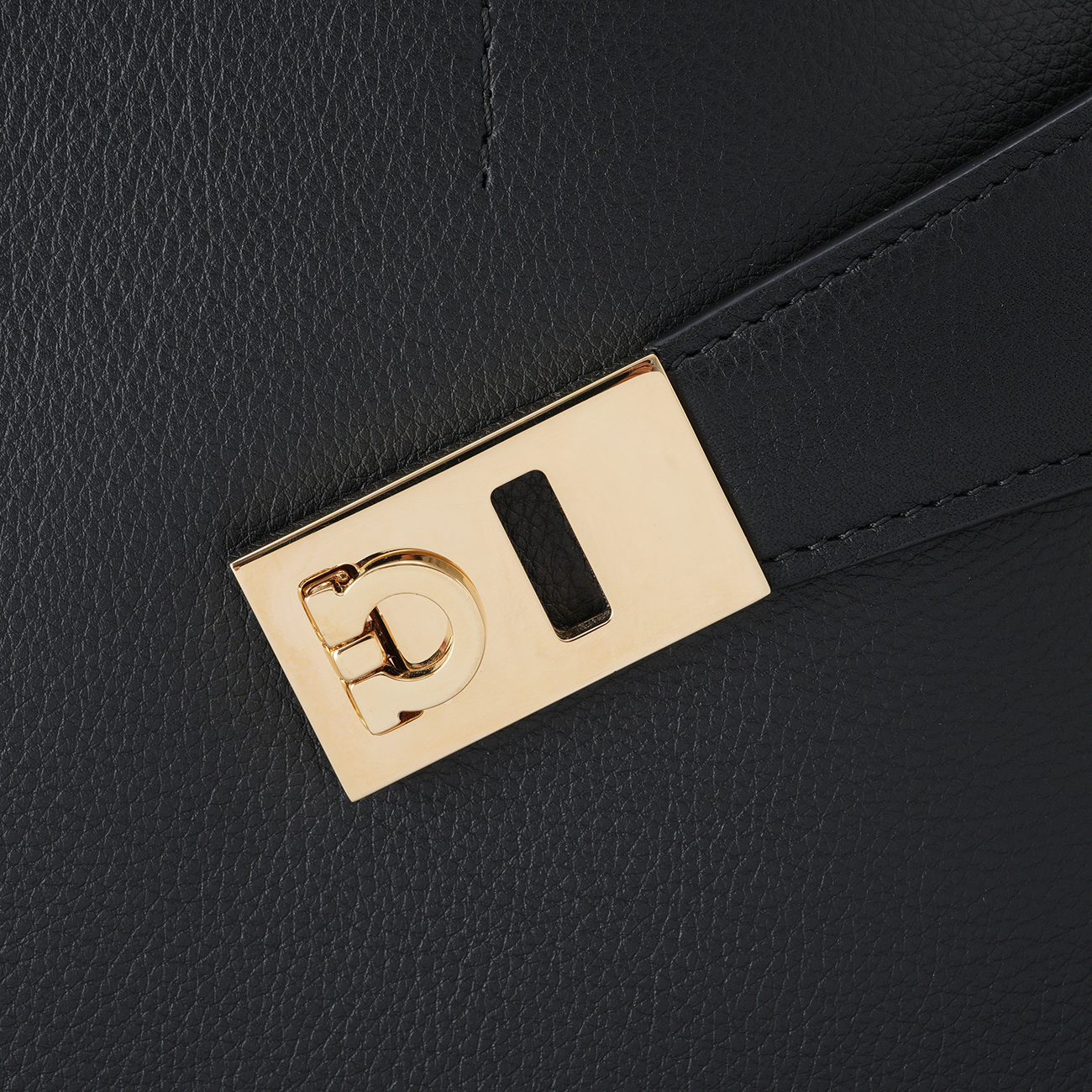 FERRAGAMO(USED)페레가모 허그백
