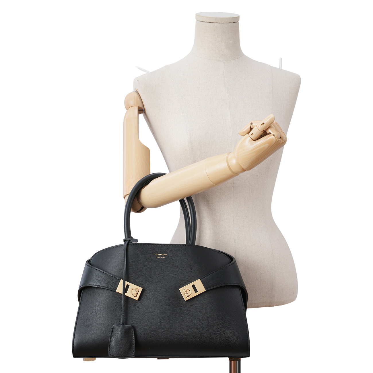 FERRAGAMO(USED)페레가모 허그백