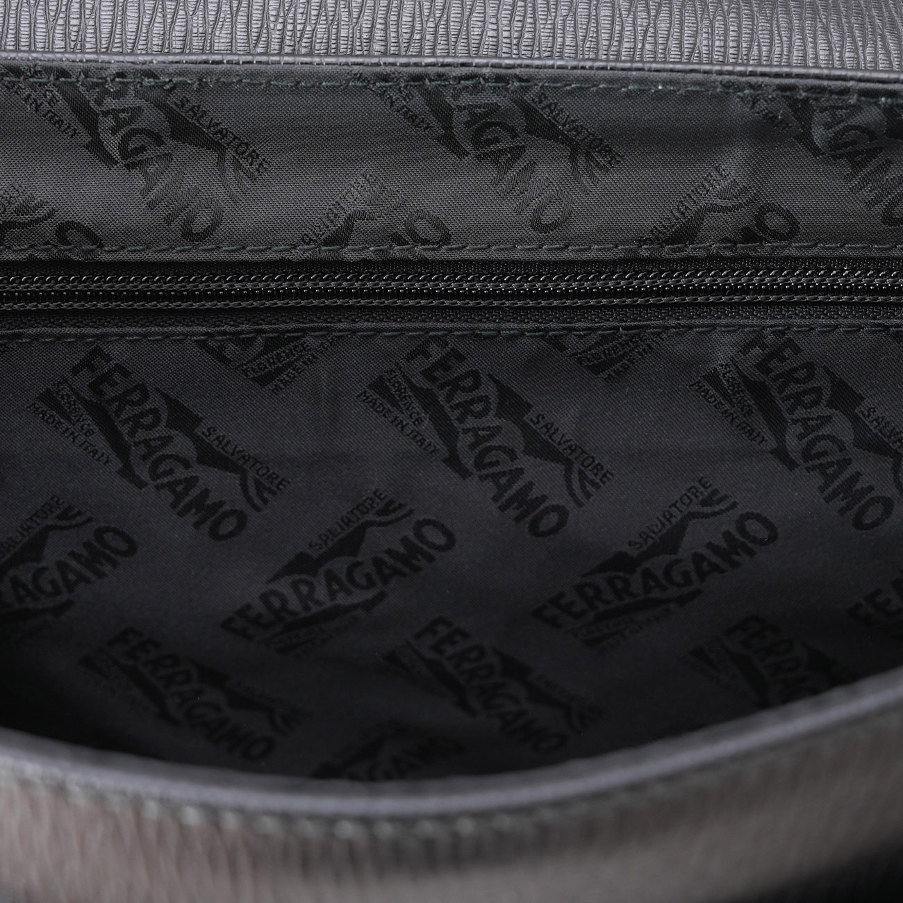 FERRAGAMO(USED)페레가모 리바이벌 메신저백