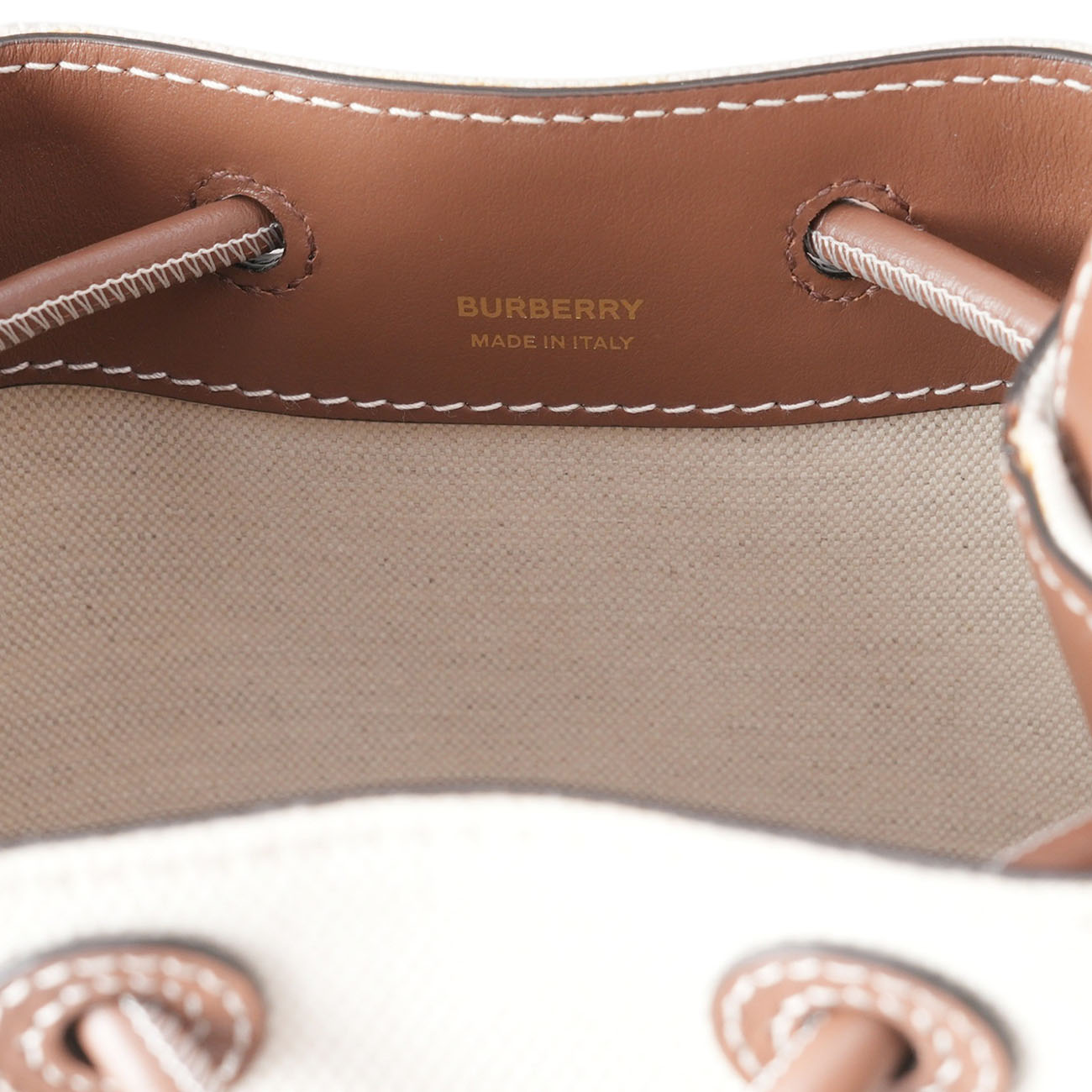 BURBERRY(USED)버버리 드로스트링 버킷 스무스 레더 캔버스 백