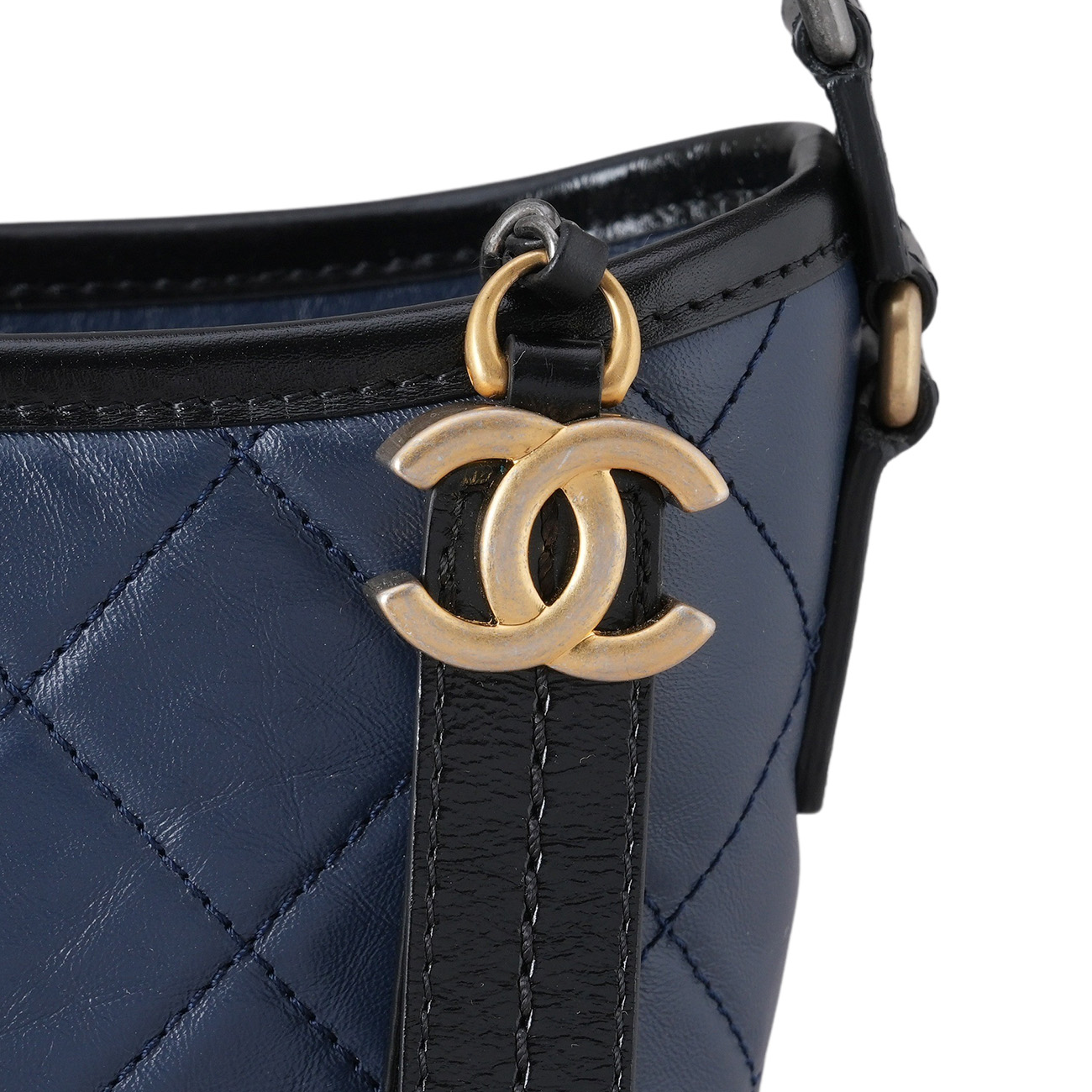 CHANEL(USED)샤넬 AS1521 가브리엘 호보 뉴미듐