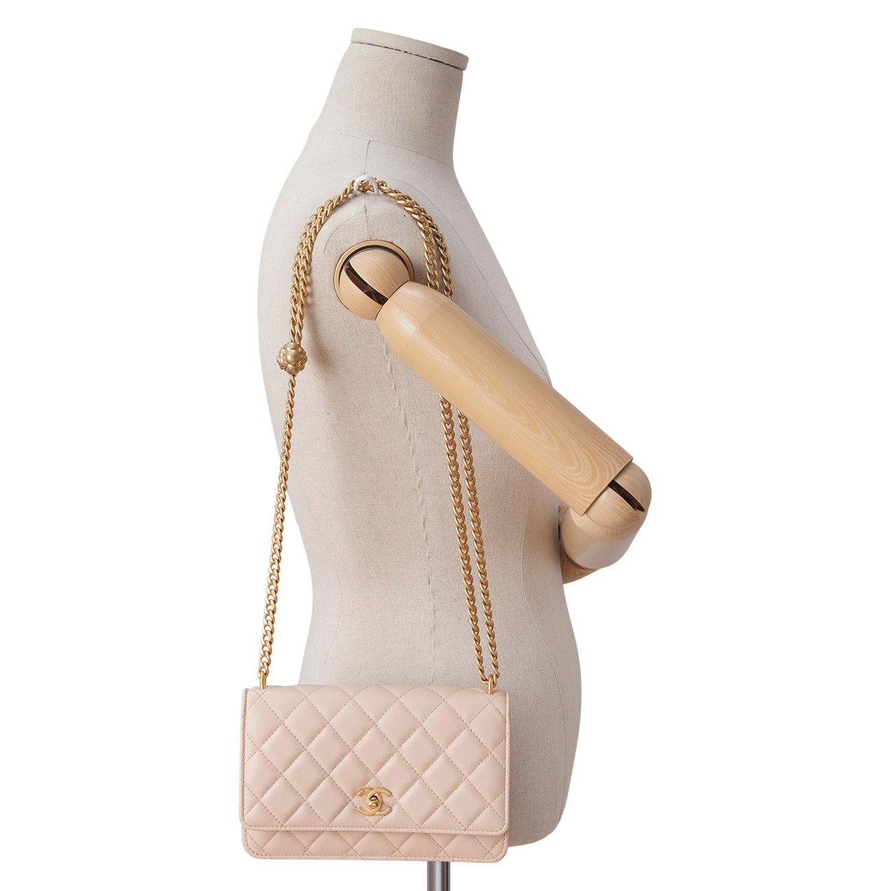 CHANEL(USED)샤넬 AP3297 램스킨 턴락 WOC 까멜리아볼