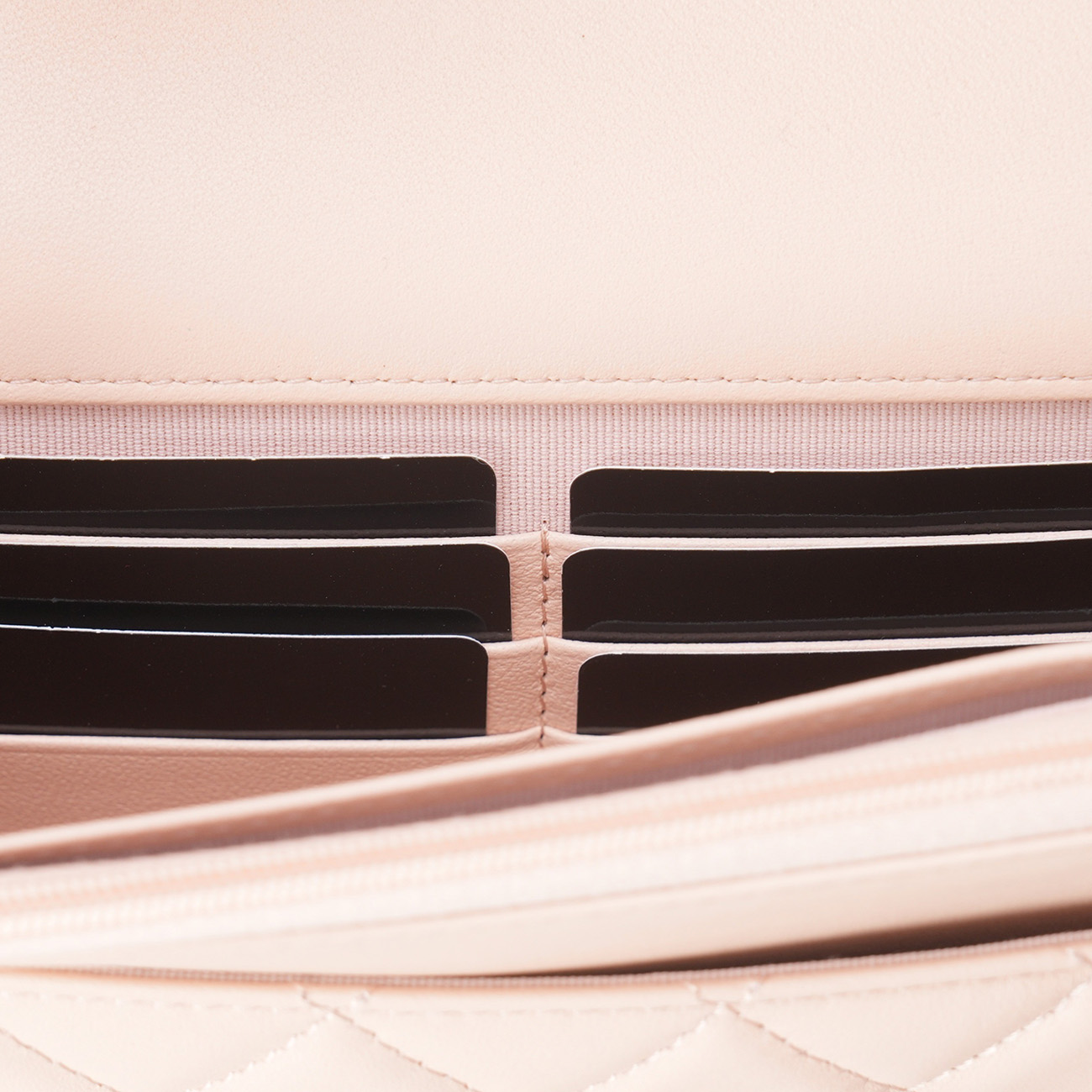 CHANEL(USED)샤넬 AP3297 램스킨 턴락 WOC 까멜리아볼