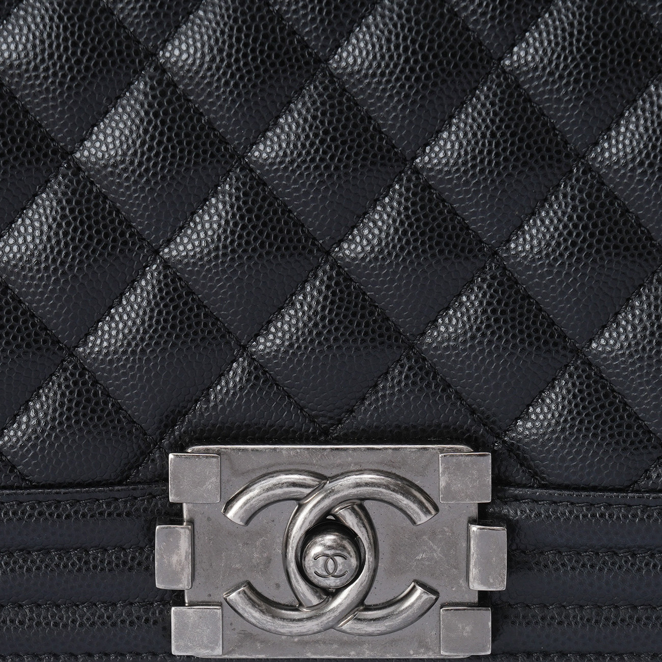 CHANEL(USED)샤넬 A67086 캐비어 보이샤넬 미듐