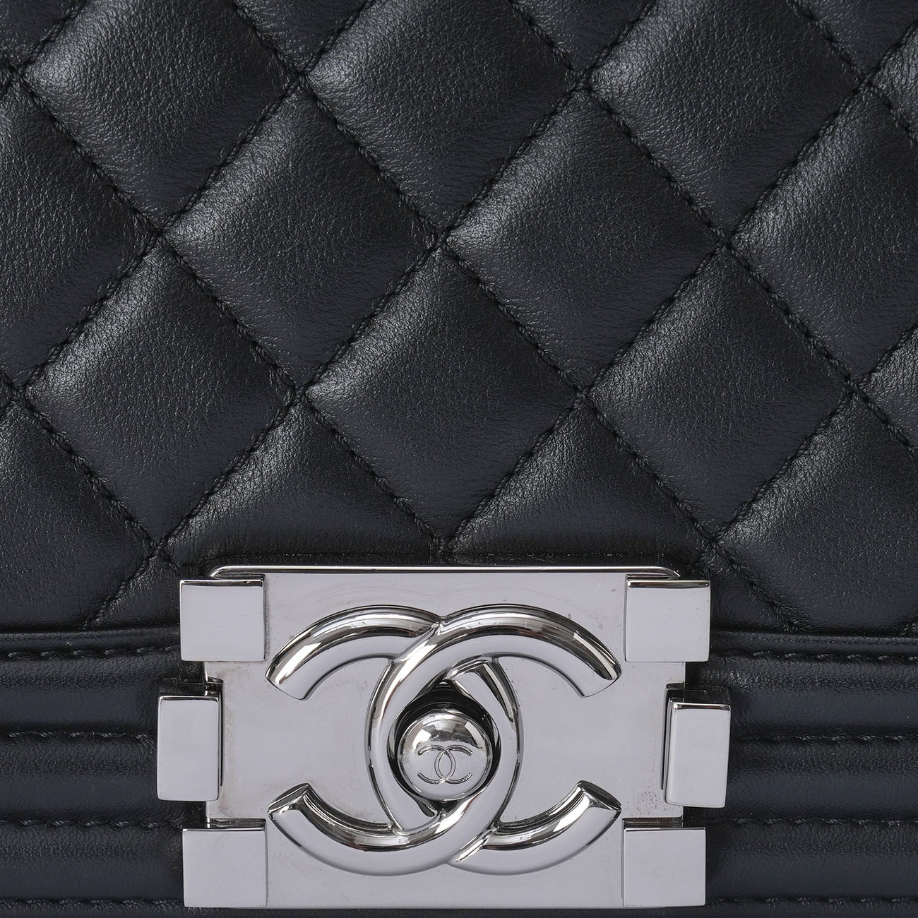 CHANEL(USED)샤넬 보이샤넬 미듐 플랩백