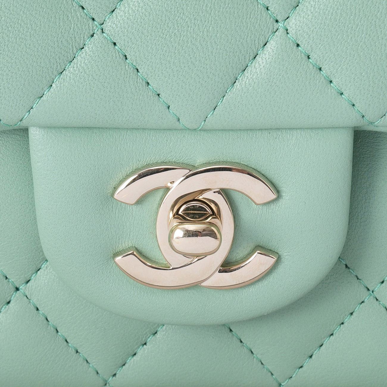 CHANEL(USED)샤넬 AS2431 클래식 뉴미니 탑 핸들백