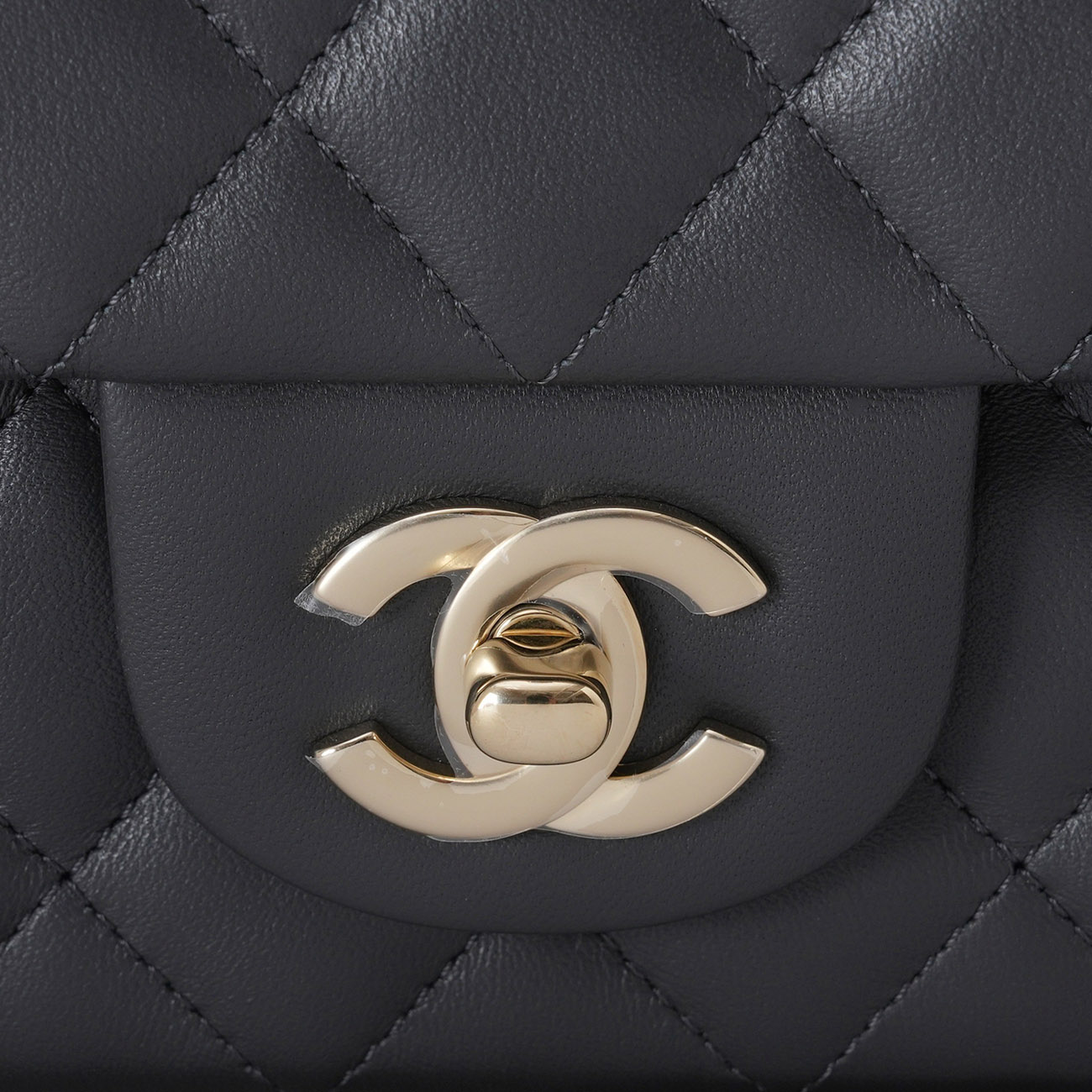CHANEL(USED)샤넬 A69900 램스킨 뉴미니 클래식 크로스백