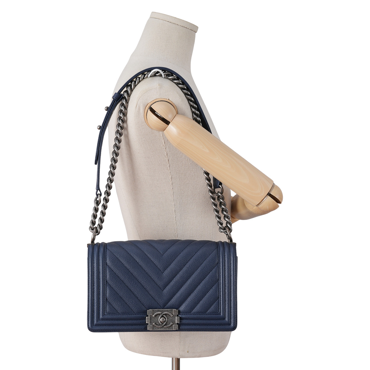 CHANEL(USED)샤넬 캐비어 쉐브론 보이샤넬 미듐 플랩백