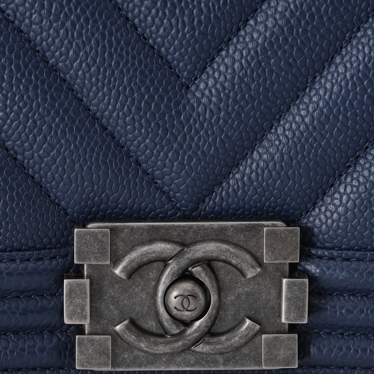 CHANEL(USED)샤넬 캐비어 쉐브론 보이샤넬 미듐 플랩백