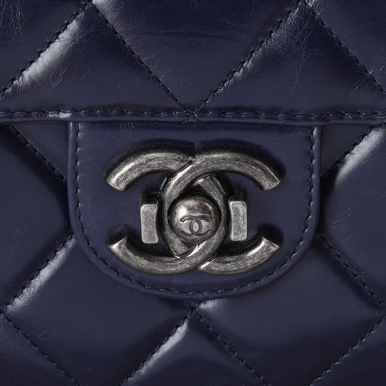 CHANEL(USED)샤넬 A66435 시즌 퍼펙트 엣지 라지 플랩백