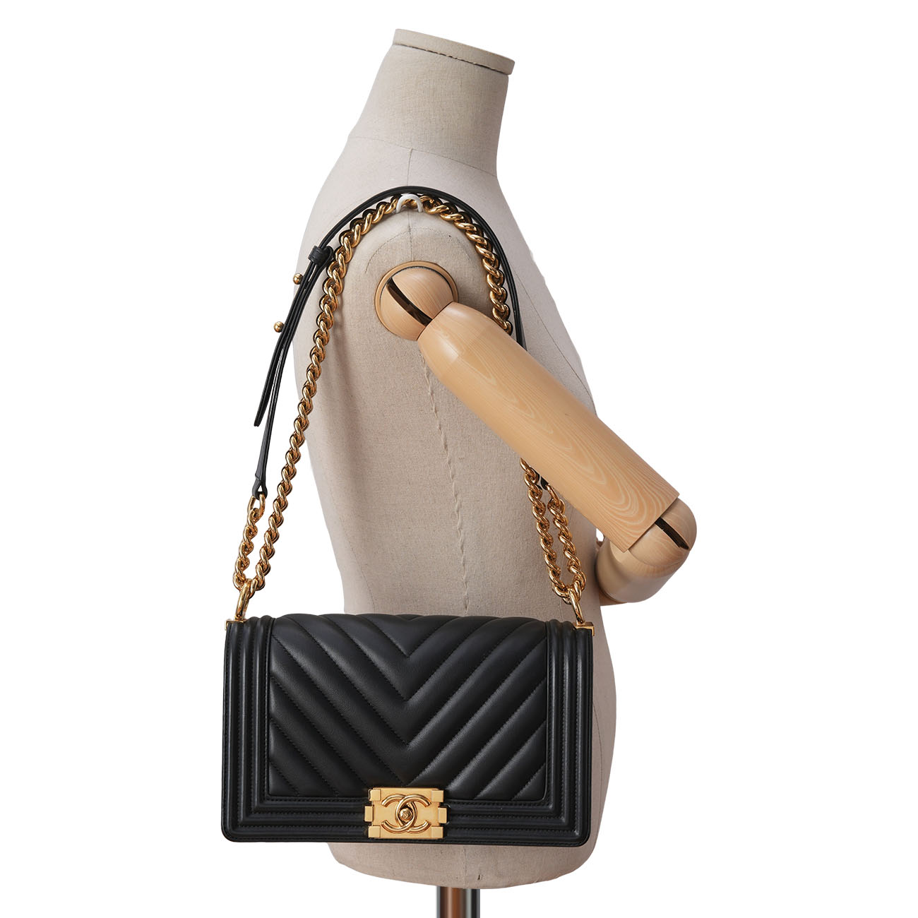 CHANEL(USED)샤넬 쉐브론 보이샤넬 미듐 플랩백