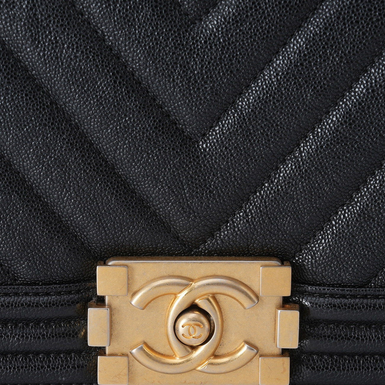CHANEL(USED)샤넬 캐비어 쉐브론 보이샤넬 미듐 플랩백