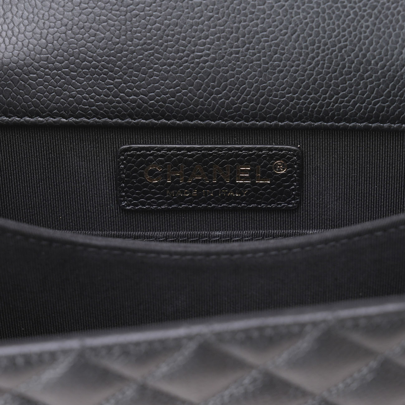 CHANEL(USED)샤넬 AS0130 캐비어 보이샤넬 사첼백