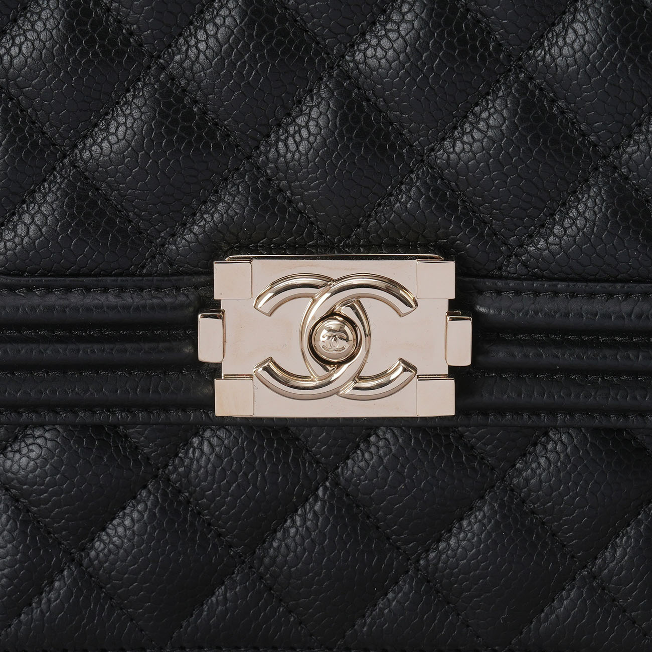 CHANEL(USED)샤넬 AS0130 캐비어 보이샤넬 사첼백
