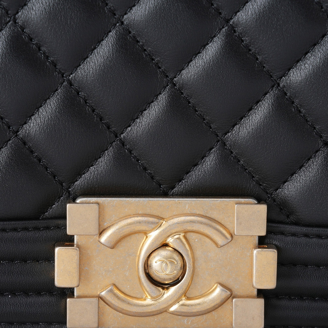 CHANEL(USED)샤넬 램스킨 보이백 미듐