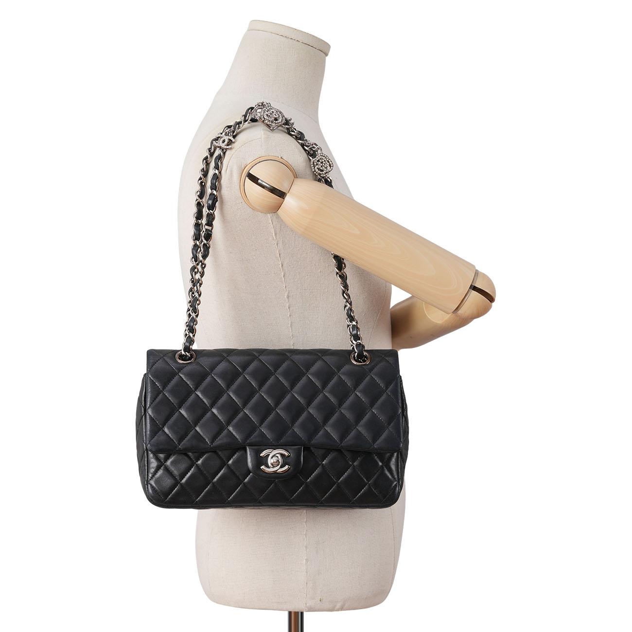 CHANEL(USED)샤넬 시즌 램스킨 CC로고 참 장식 체인 크로스백