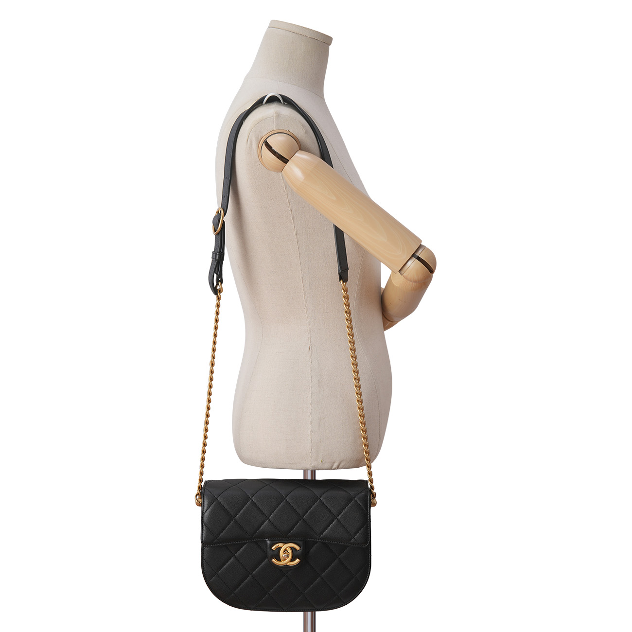 CHANEL(USED)샤넬 AS2485 시즌 퀼팅 메신저백
