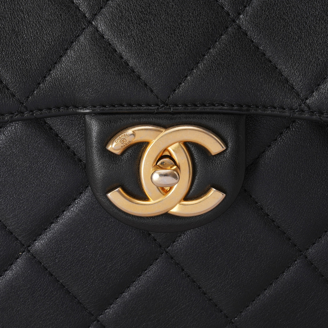 CHANEL(USED)샤넬 AS2485 시즌 퀼팅 메신저백