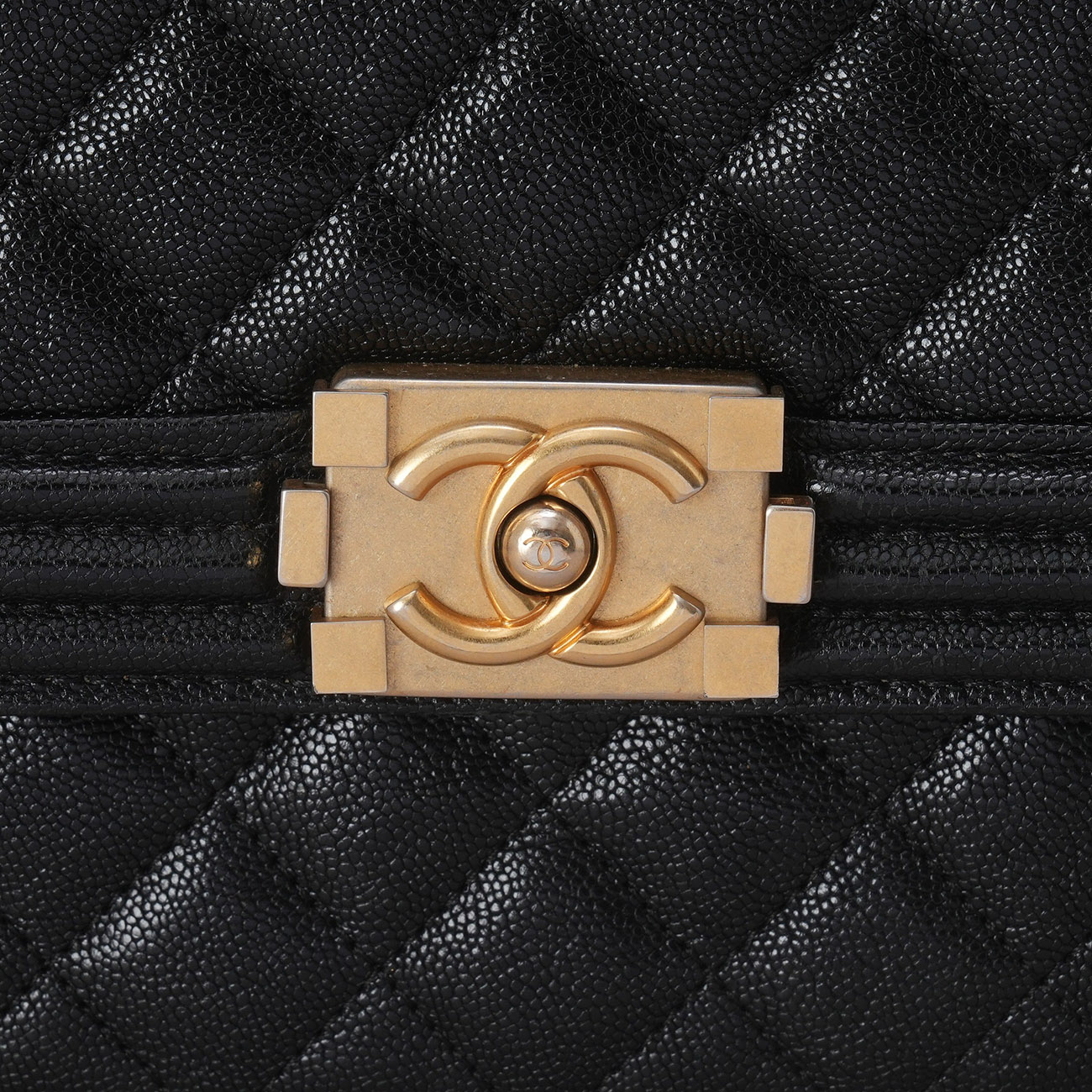 CHANEL(USED)샤넬 AS0130 캐비어 보이 플랩백