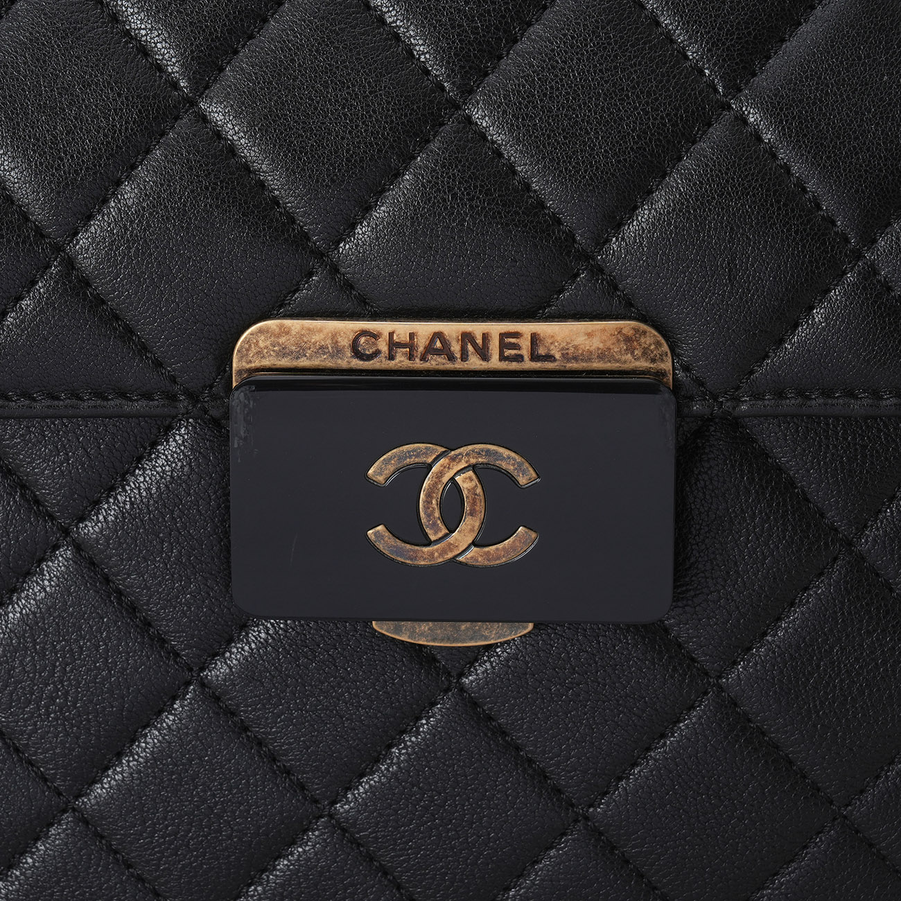 CHANEL(USED)샤넬 A93228 램스킨 뷰티락 체인 쇼퍼백
