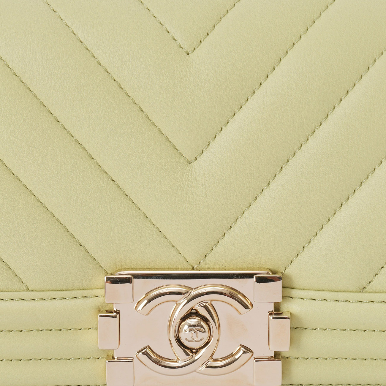 CHANEL(USED)샤넬 A67085 보이샤넬 쉐브론 스몰 체인 플랩백