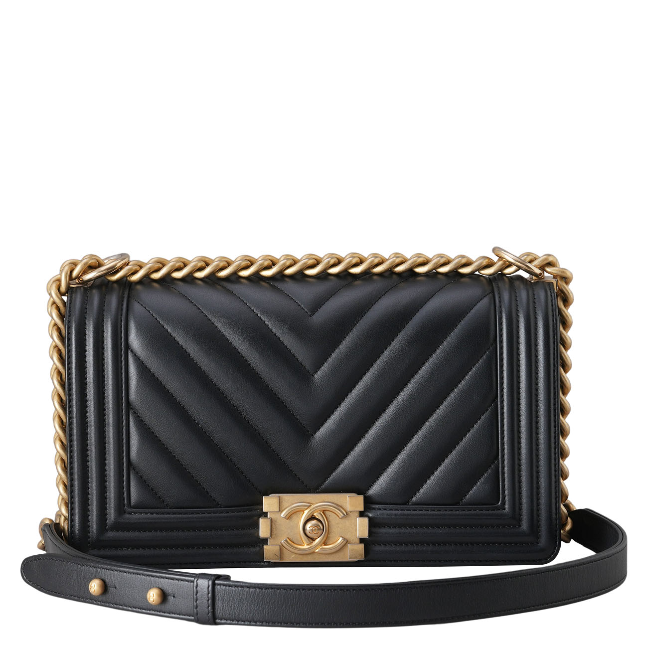 CHANEL(USED)샤넬 A67086 램스킨 쉐브론 보이백 미듐