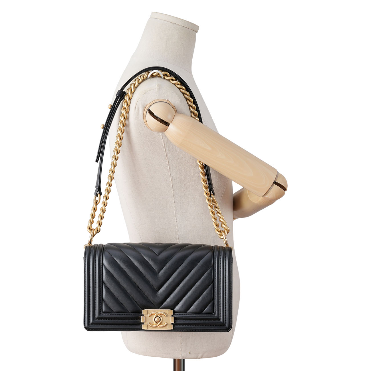 CHANEL(USED)샤넬 A67086 램스킨 쉐브론 보이백 미듐