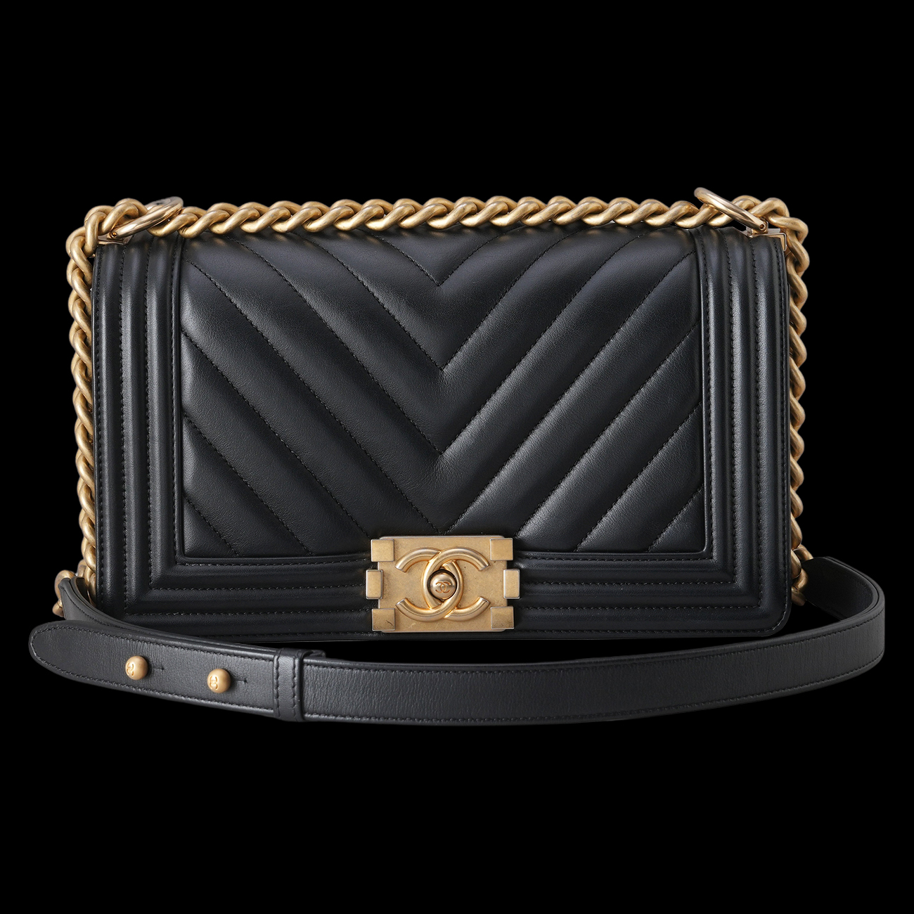 CHANEL(USED)샤넬 A67086 램스킨 쉐브론 보이백 미듐