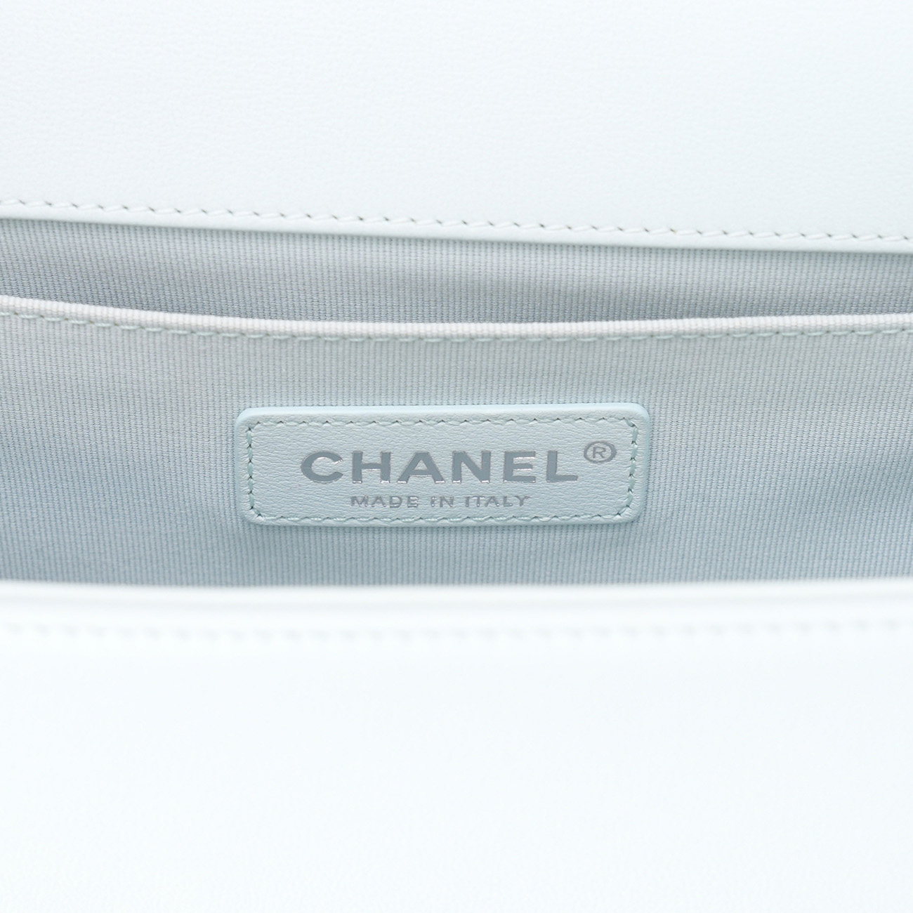 CHANEL(USED)샤넬 보이샤넬 미듐 체인 숄더백