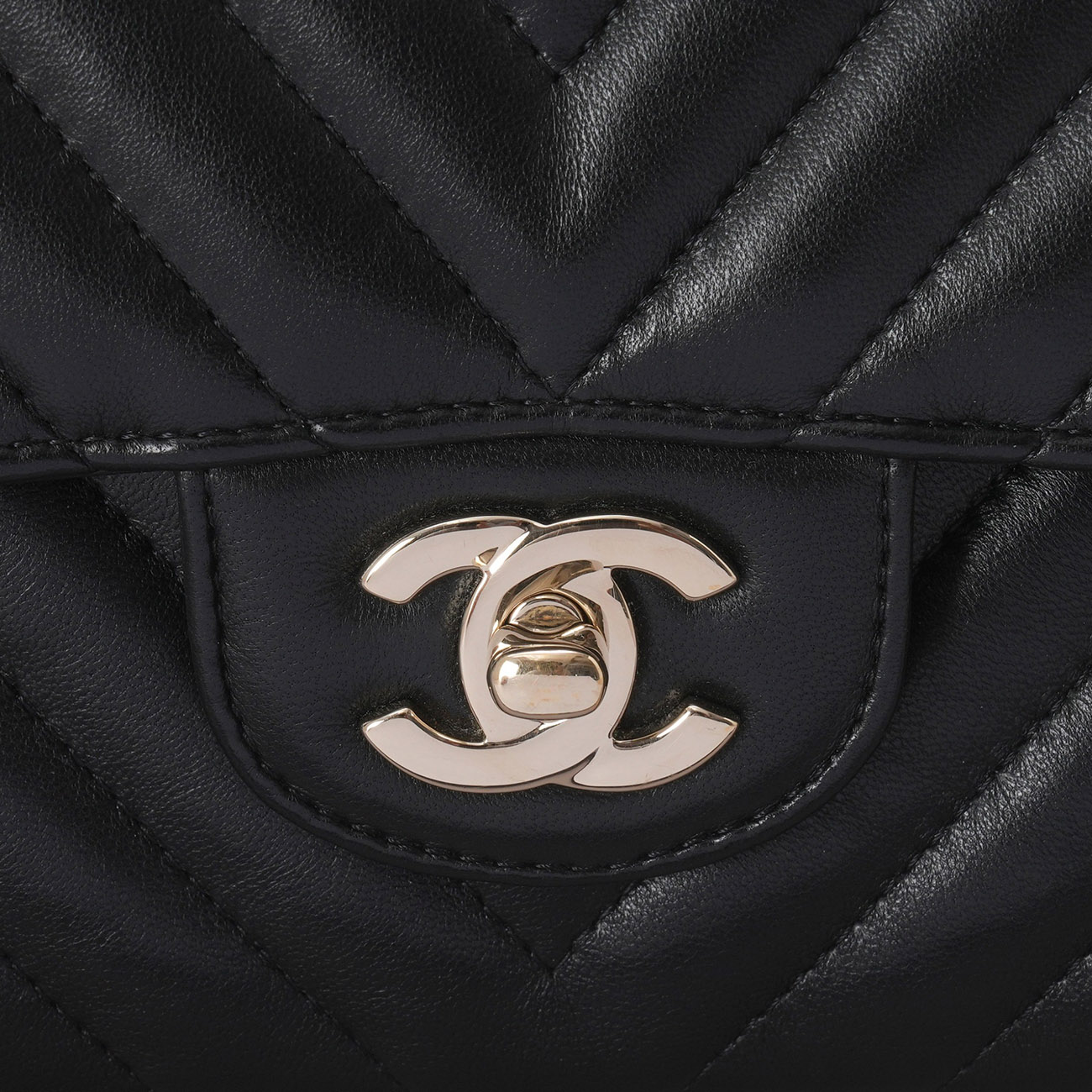 CHANEL(USED)샤넬 램스킨 쉐브론 클래식 미듐 플랩백