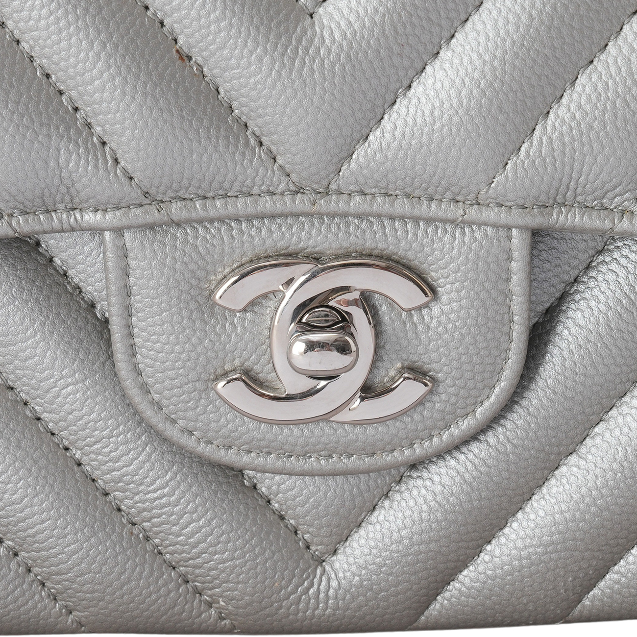 CHANEL(USED)샤넬 캐비어 쉐브론 클래식 미듐 플랩백
