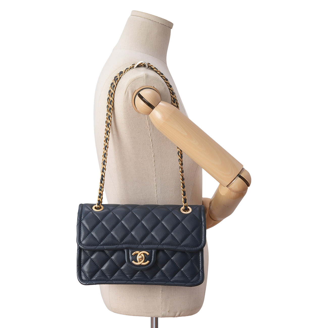CHANEL(USED)샤넬 시즌 캐비어 스위트 클래식 미듐 플랩백