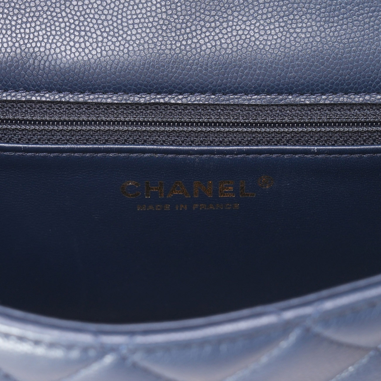 CHANEL(USED)샤넬 시즌 캐비어 스위트 클래식 미듐 플랩백