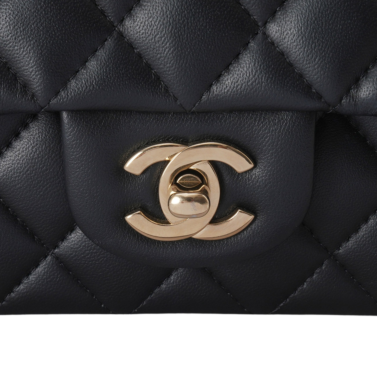 CHANEL(USED)샤넬 AS2431 램스킨 뉴미니 탑핸들