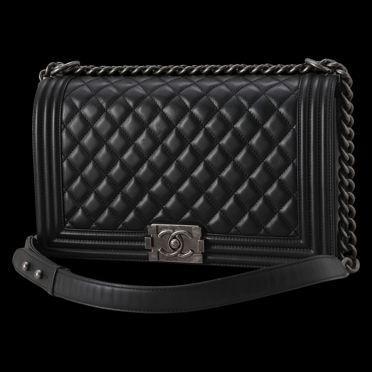CHANEL(USED)샤넬 A92193 램스킨 보이백 뉴미듐