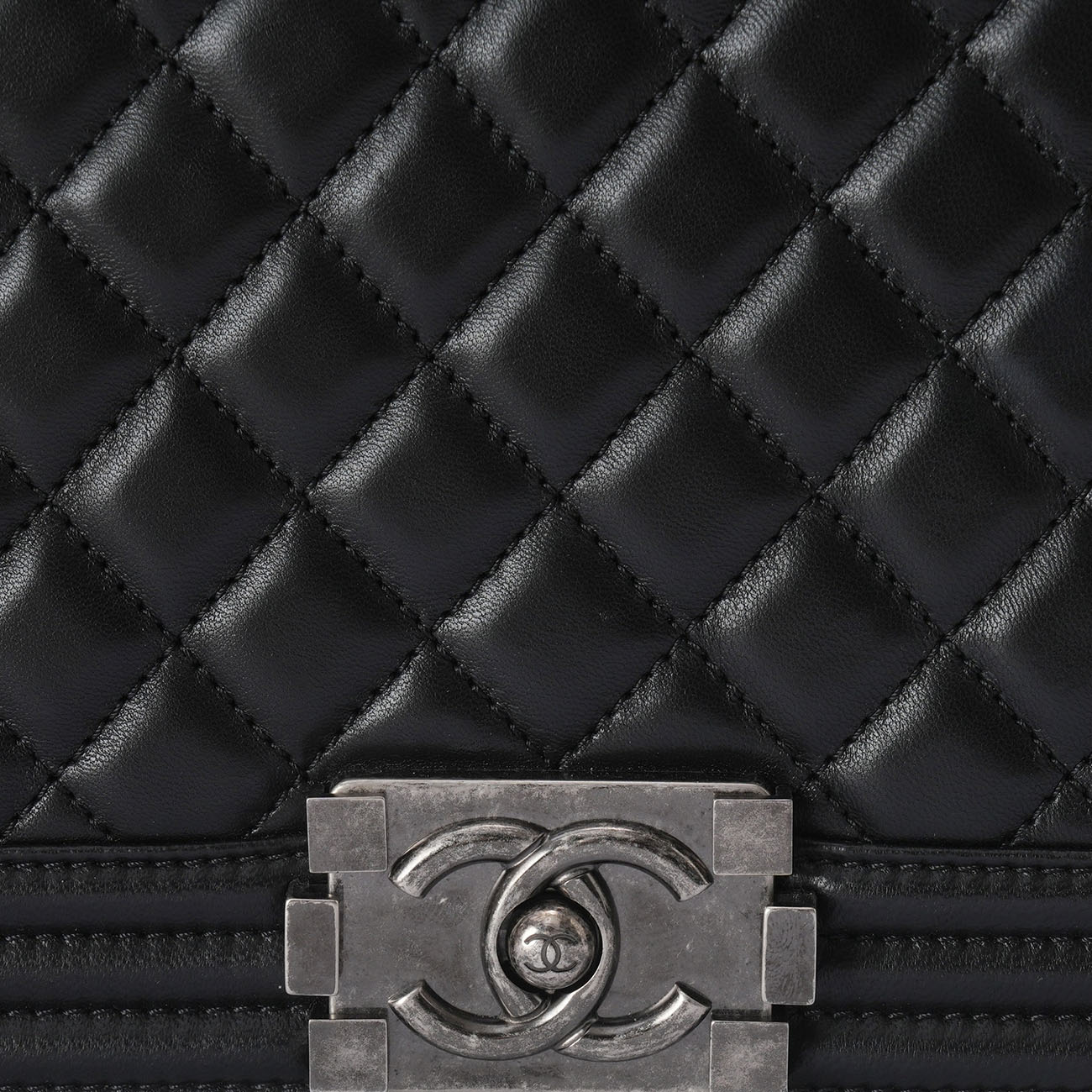 CHANEL(USED)샤넬 A92193 램스킨 보이백 뉴미듐