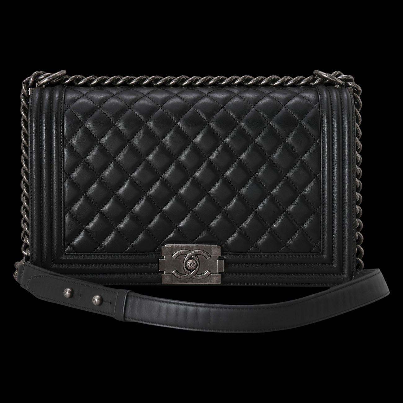 CHANEL(USED)샤넬 A92193 램스킨 보이백 뉴미듐