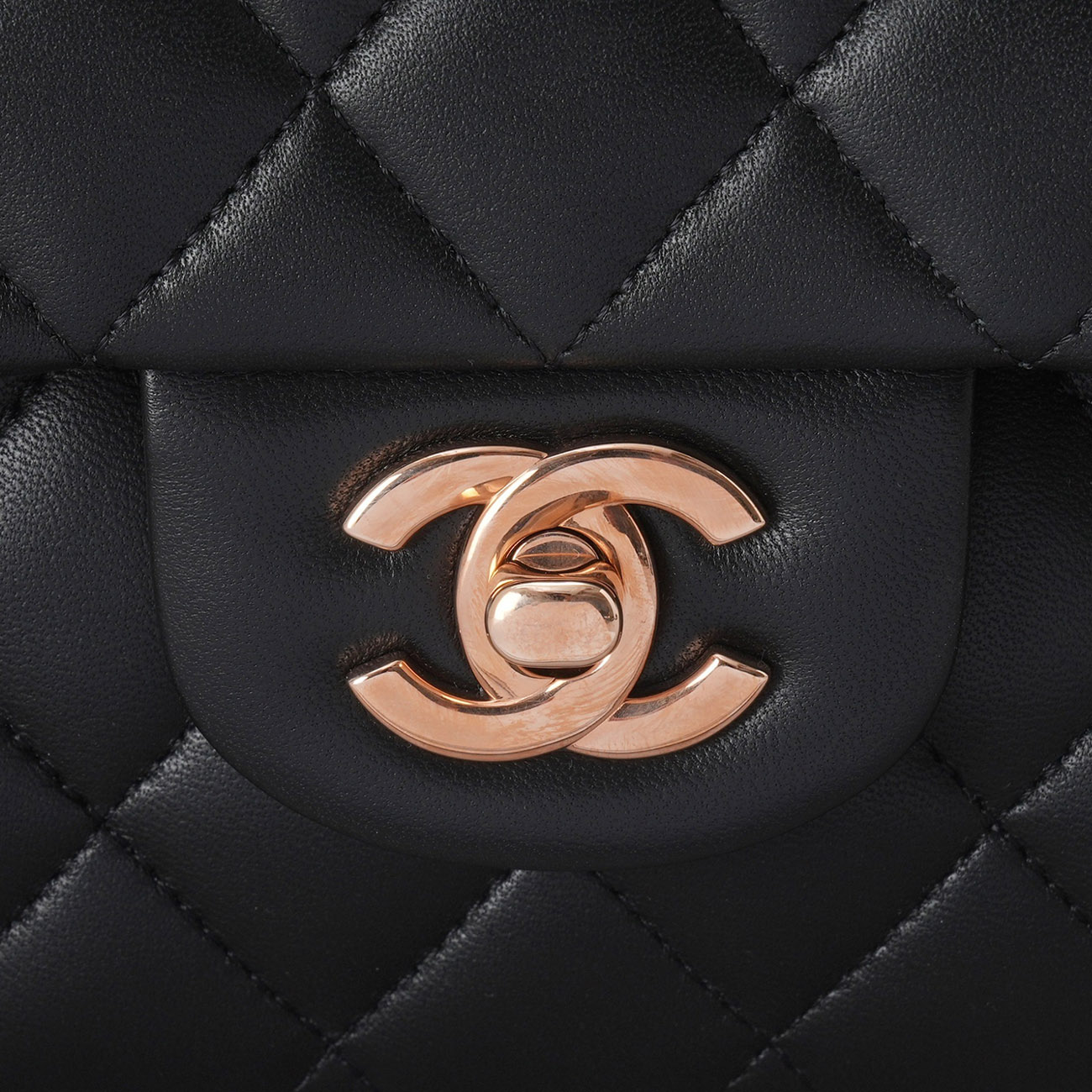CHANEL(USED)샤넬 A01112 램스킨 클래식 미듐 플랩백