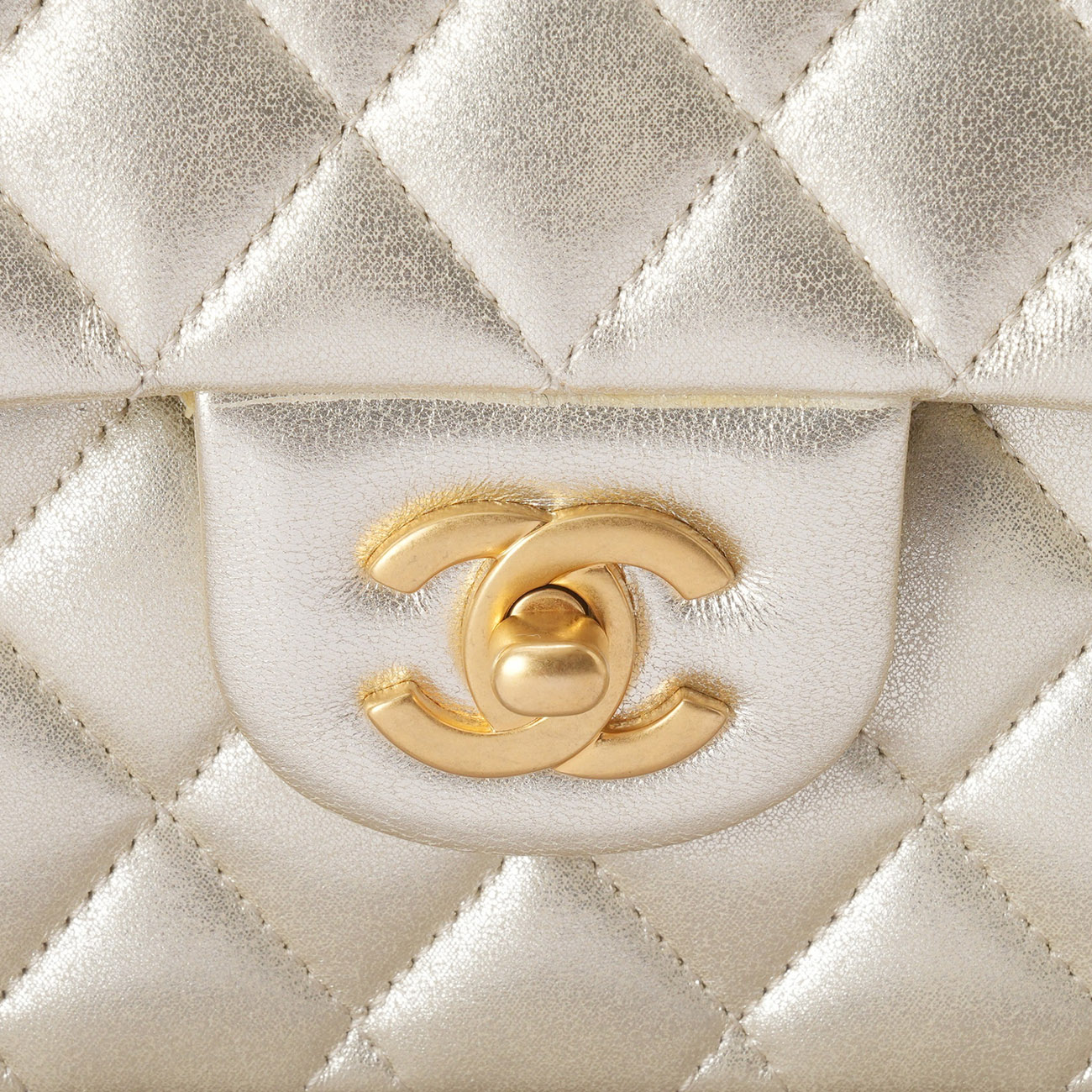 CHANEL(USED)샤넬 클래식 미듐 플랩백