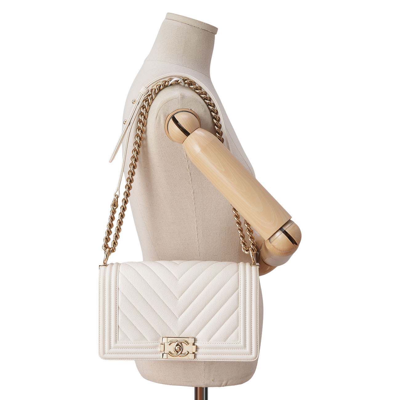 CHANEL(USED)샤넬 A67086 캐비어 쉐브론 보이백 미듐