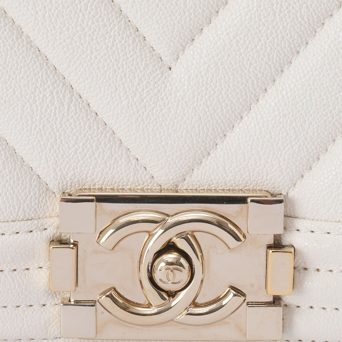 CHANEL(USED)샤넬 A67086 캐비어 쉐브론 보이백 미듐