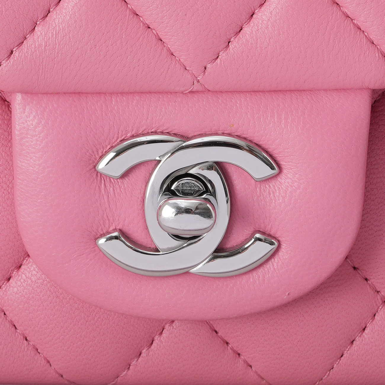 CHANEL(USED)샤넬 A69900 램스킨 뉴미니 크로스백