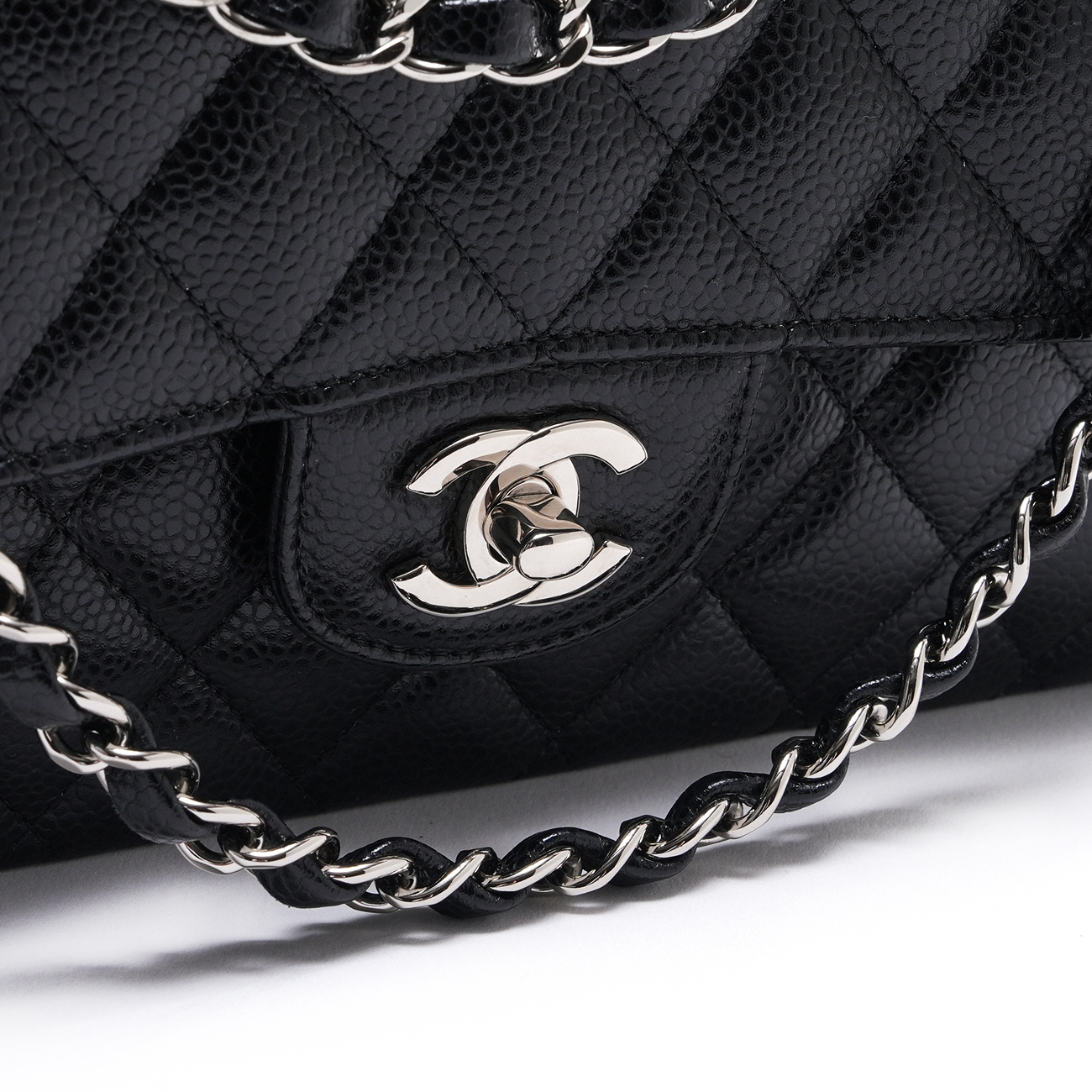 CHANEL(USED)샤넬 캐비어 클래식 미듐 플랩백