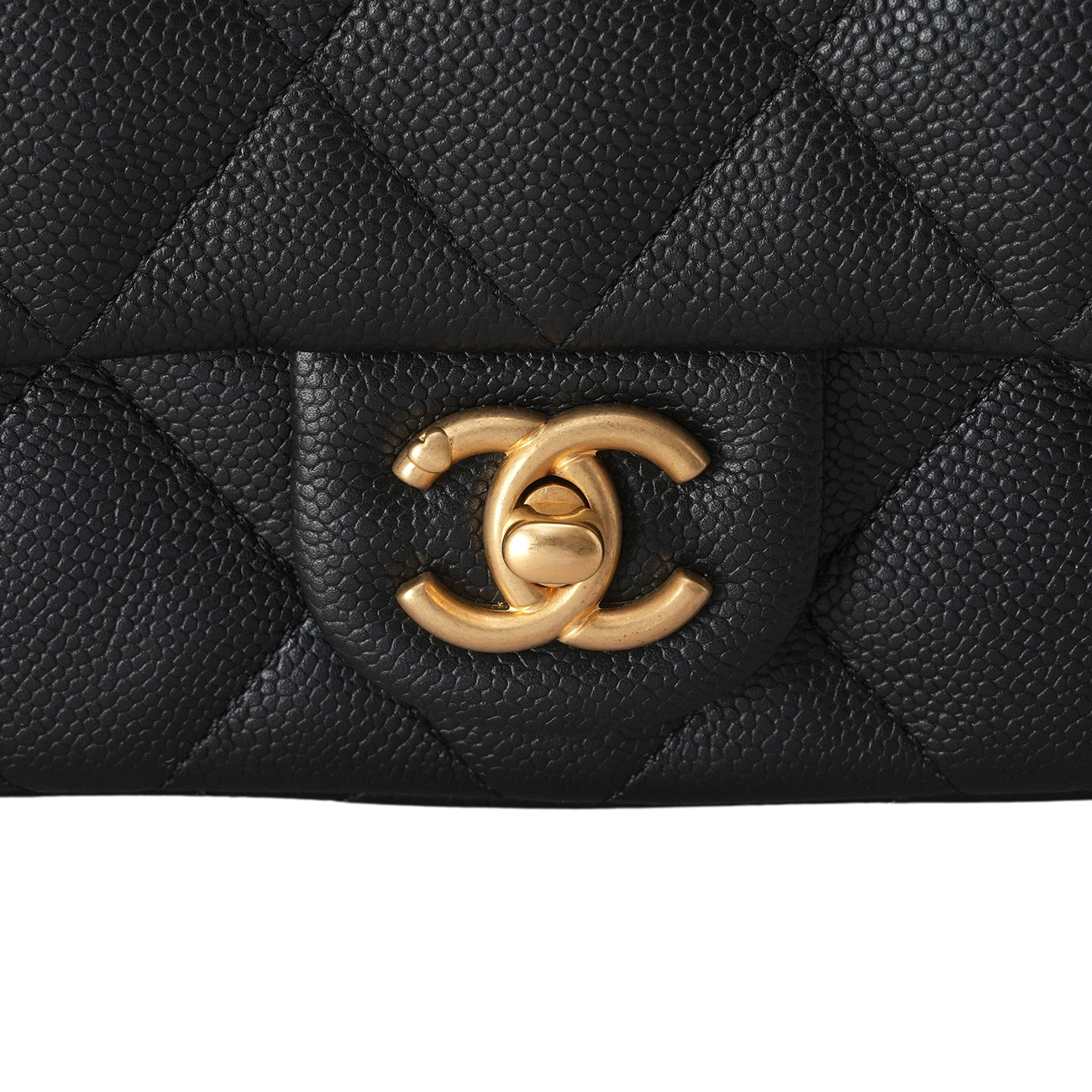 CHANEL(USED)샤넬 AS3829 하트볼 뉴미니 플랩백