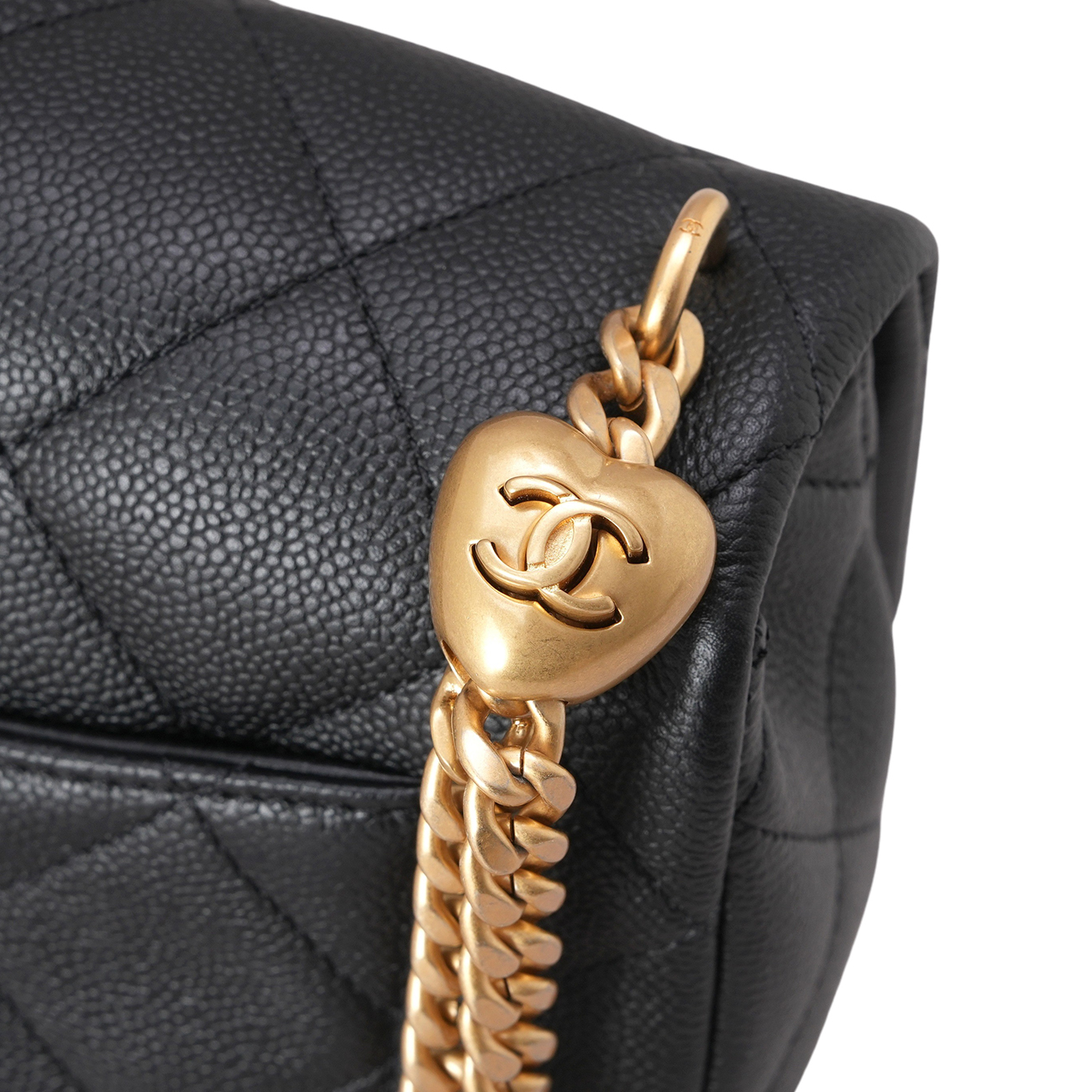 CHANEL(USED)샤넬 AS3829 하트볼 뉴미니 플랩백