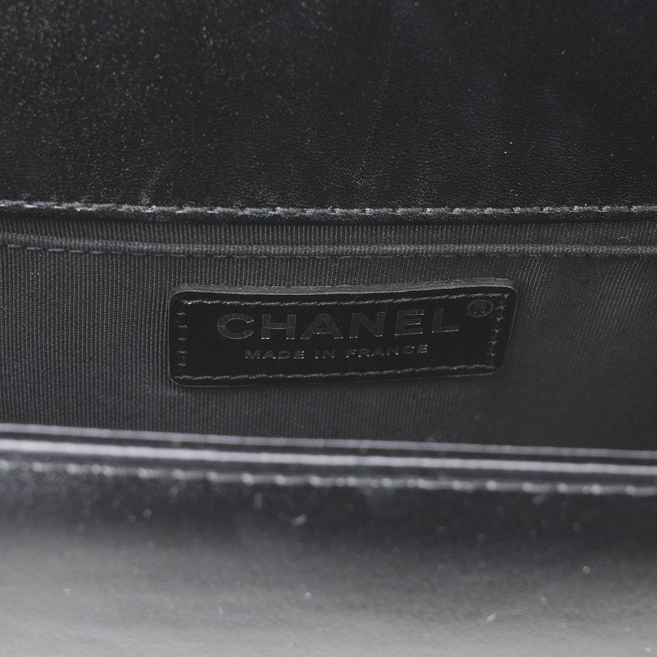 CHANEL(USED)샤넬 A67086 어라운드 체인 보이샤넬 미듐 플랩백
