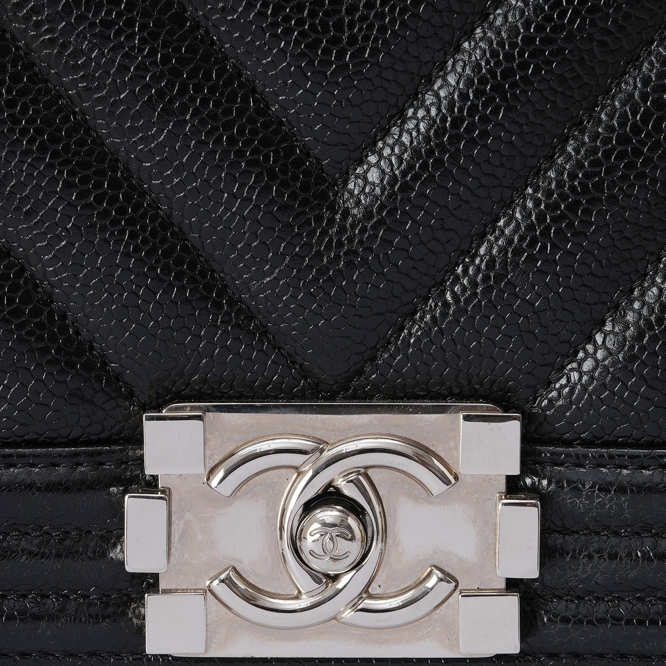 CHANEL(USED)샤넬 A67086 캐비어 쉐브론 보이백 미듐