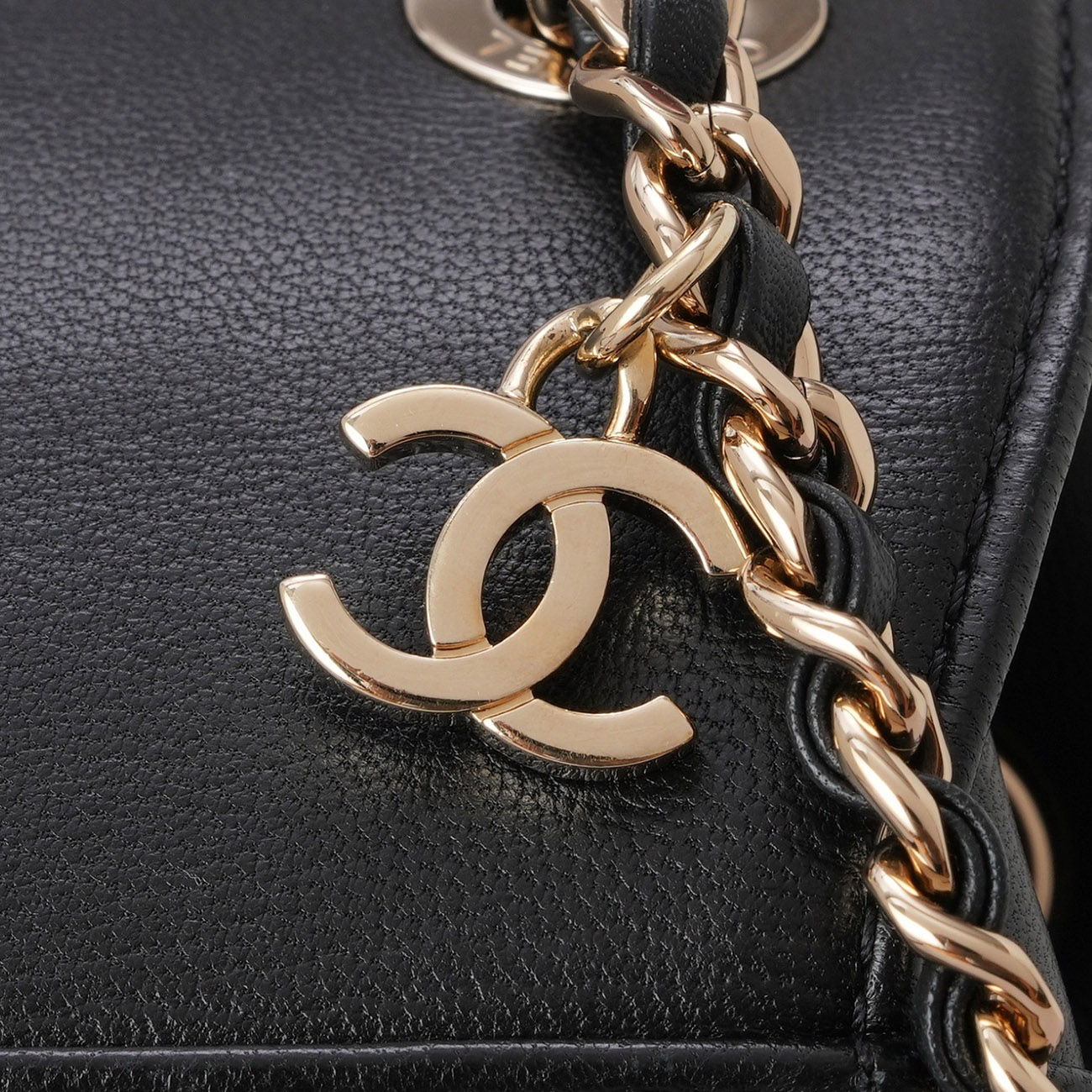 CHANEL(USED)샤넬 AS0325 램스킨 CC로고 플랩 백팩