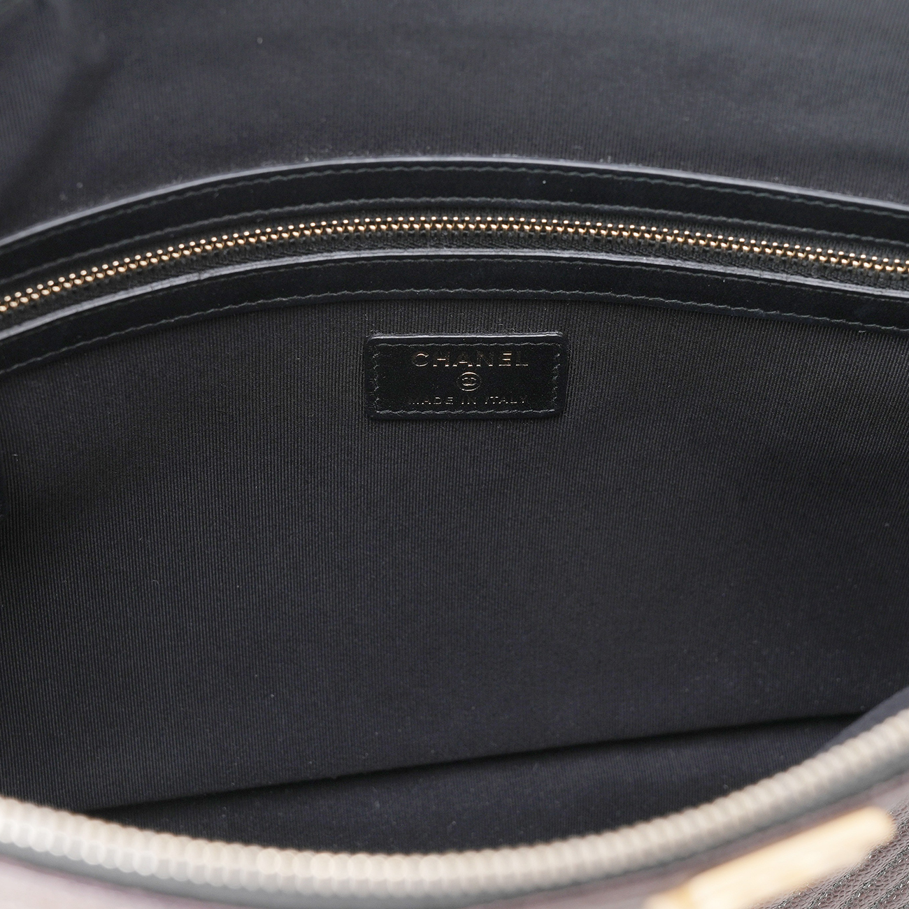 CHANEL(USED)샤넬 쉐브론 캐비어 보이 클러치 라지