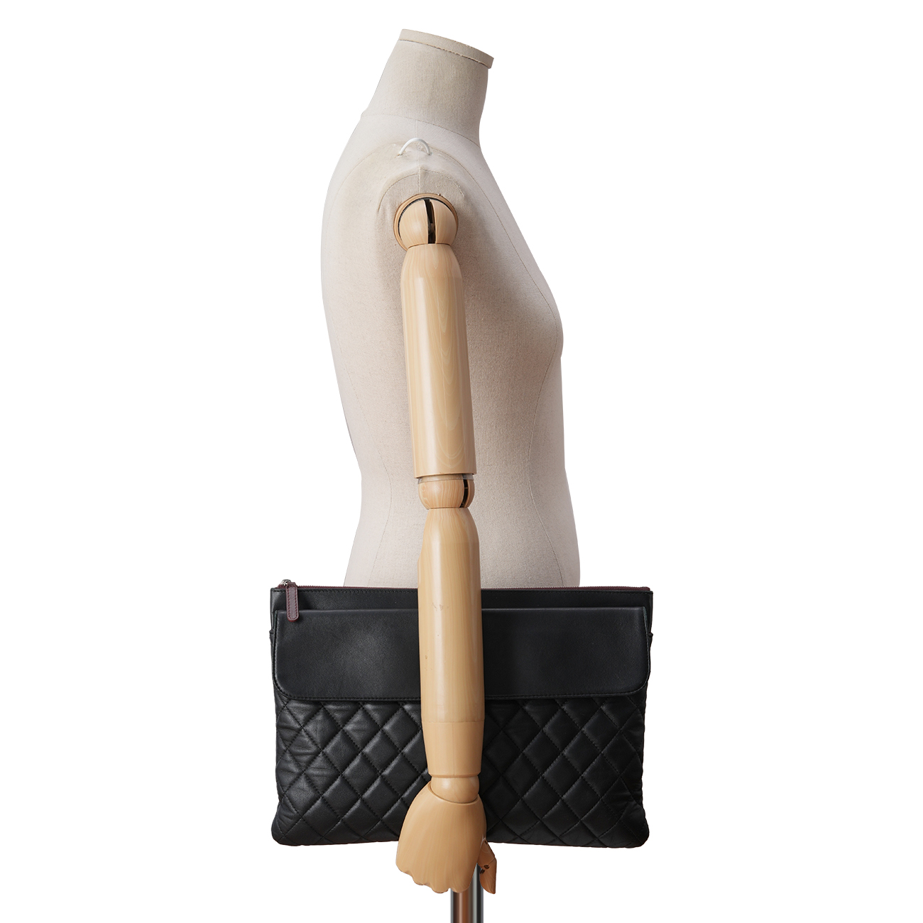 CHANEL(USED)샤넬 A82683 램스킨 플랩 클러치